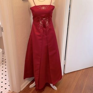 Perfect for prom, dance, wedding, or that special occasion!  Stunning deep red!